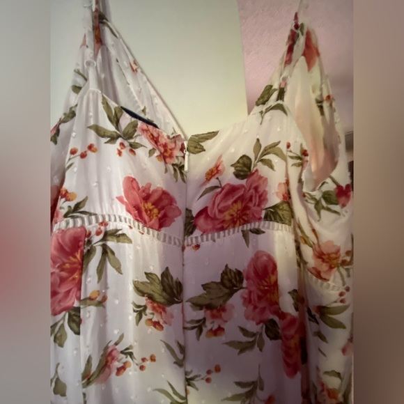 So comfortable,like a dress, but has pant legs.  small delicate zipper in back - Picture 2 of 5